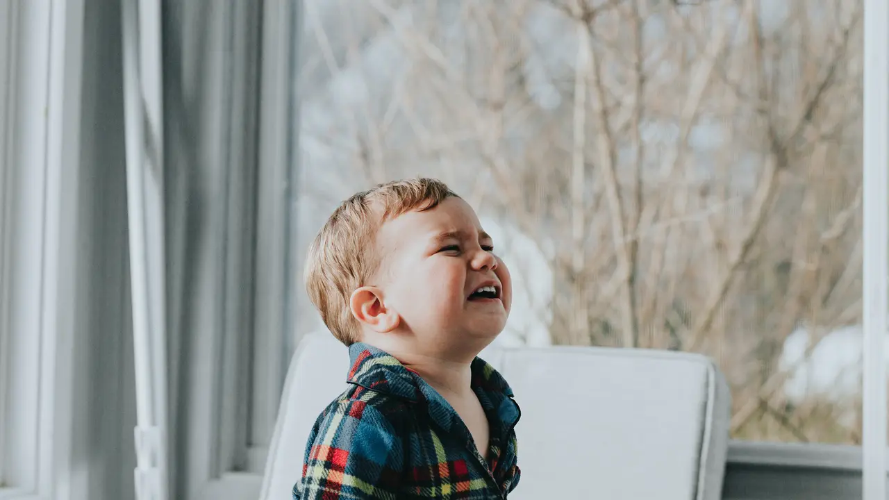 8 Tips Mengelola Emosi Anak Sensitif dan Mudah Menangis