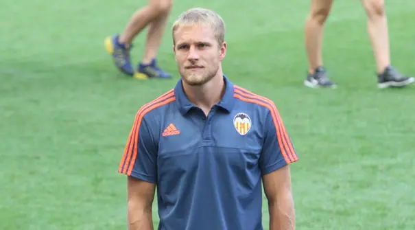 Selama Valencia menjalani latihan pra musim di Austria, pemain bertahan Timnas Jerman Shkodran Mustafi ternyata ikut dalam rombongan tim. Saat Valencia melakoni laga uji coba perdana melawan Wiener Sport Klub, Rabu (8/7), Mustafi hanya duduk manis di...