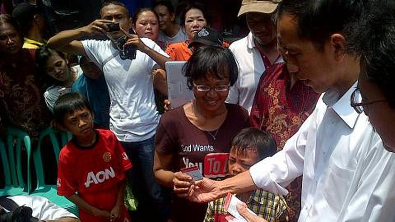 Manfaat Kartu Jakarta Sehat yang dibagikan Jokowi