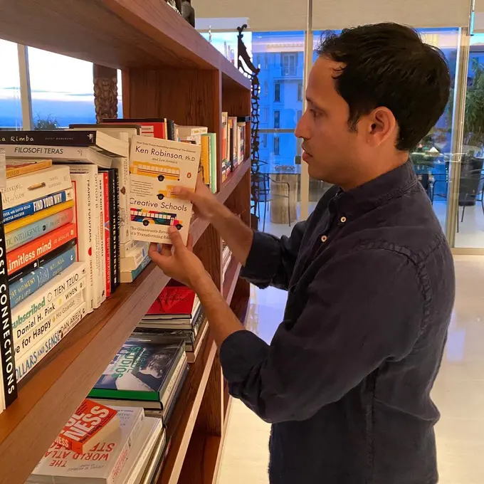 Tingkatkan Minat Baca di Hari Buku Nasional, Nadiem Makarim Gelar Giveaway