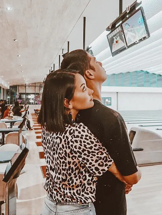 "Lamar belum, tapi udah izin sama Papanya. Waktu itu ia waktu di Bali, momennya pas banget saja gitu," tutur Al Ghazali. (Instagram/alghazali7)