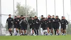 Sejumlah pemain Timnas Indonesia melakukan pemanasan dengan berlari mengitari lapangan saat mengikuti pemusatan latihan di Turki, Kamis (21/12/2023). (Dok. PSSI)