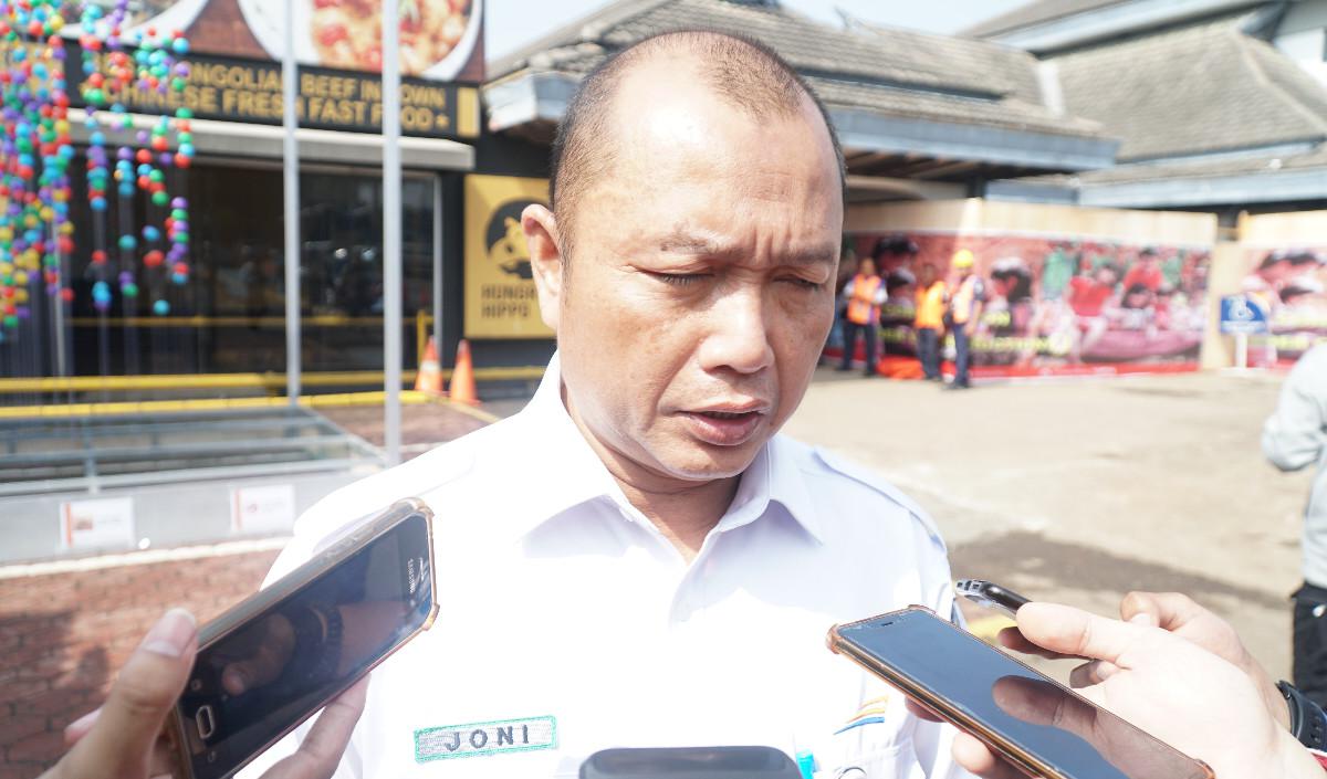 "Saat ini jalur rel sudah bisa dilalui dengan kecepatan terbatas,"&nbsp;