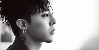 G-Dragon merupakan salah satu idol Korea Selatan yang multi talenta. Selain jago soal rap, ia juga dianugerahi dengan wajah yang tampan. Ia juga idol yang melek dengan fashion. (Foto: Soompi.com)