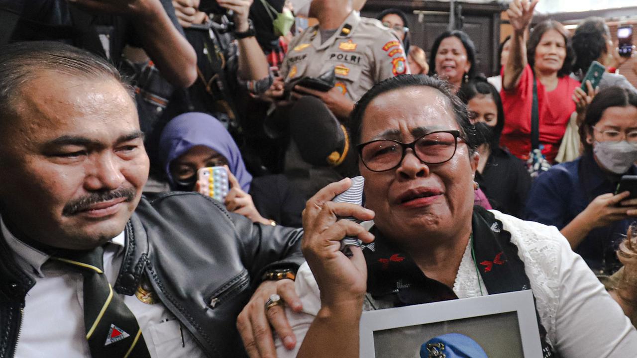 Vonis Mati Ferdy Sambo Disambut Isak Tangis dan Teriak Keluarga Brigadir J