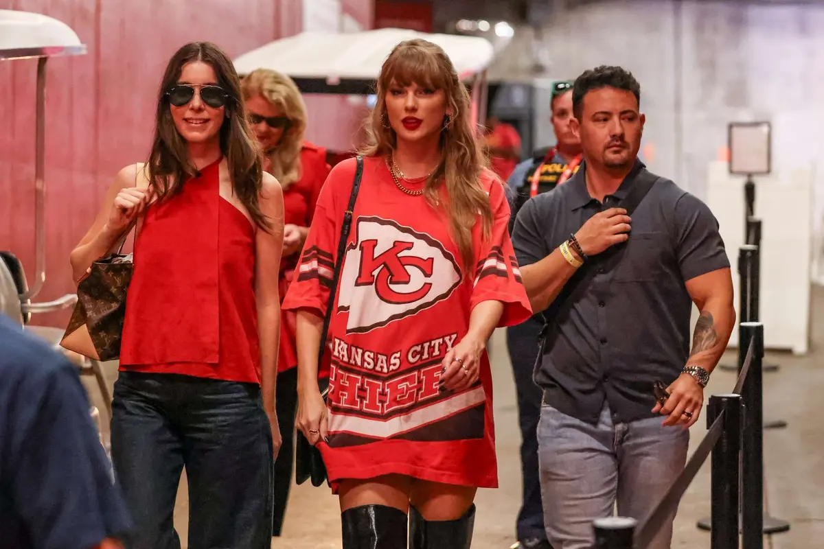 Taylor Swift di pertandingan Kansas City Chiefs 2024 (X/@HelloCanada)