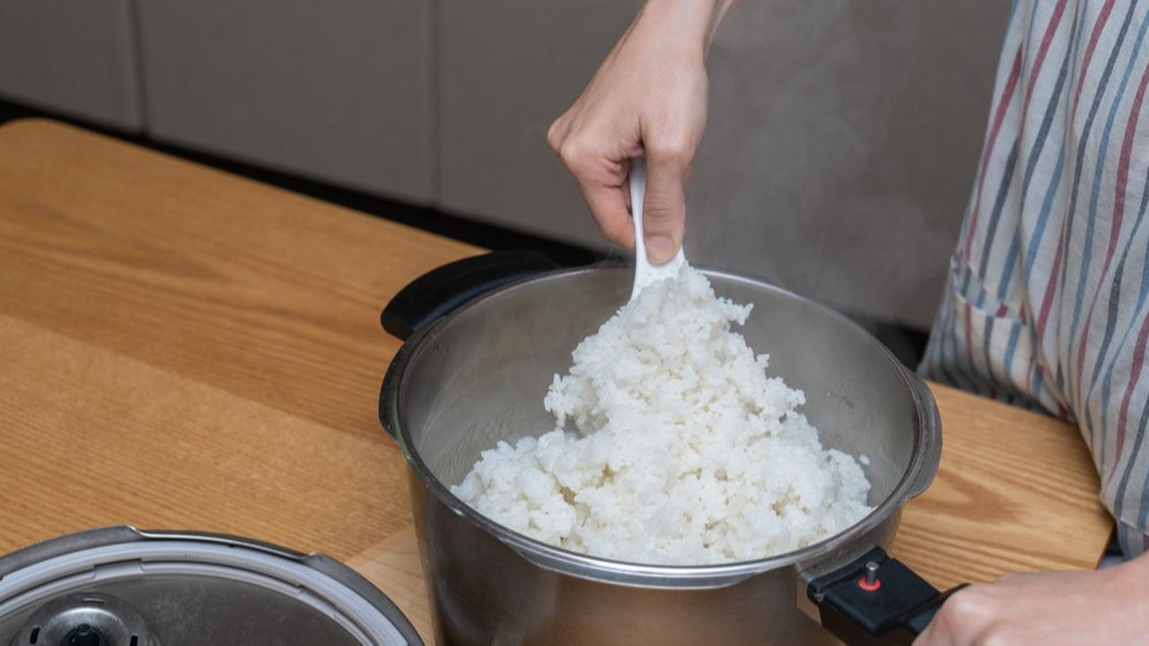Aduk Nasi Setelah Matang