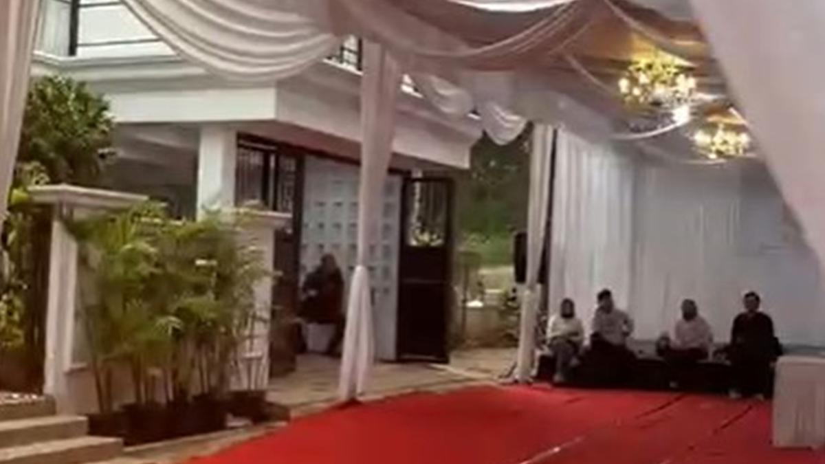 6 Potret Suasana Pengajian 40 Hari Wafatnya Mpok Alpa di Rumah Baru, Penuh Khidmat