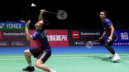 Ini menjadi kemenangan luar biasa bagi pasangan berjulukan The Daddies yang menjadi unggulan ketiga itu. (AP/Shuji Kajiyama)