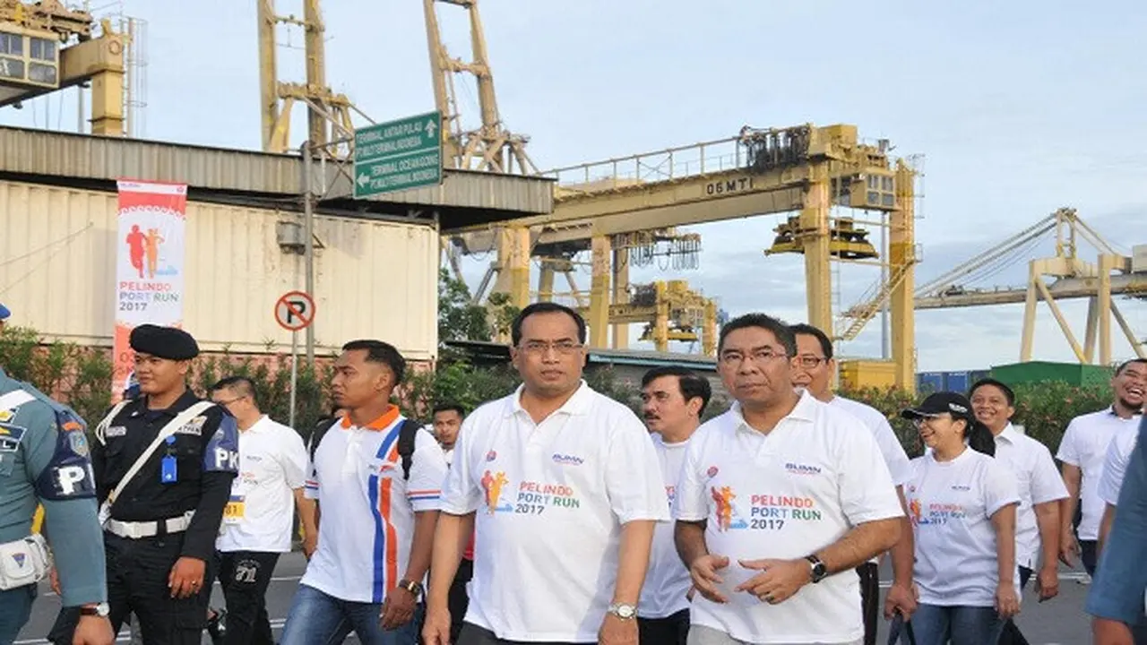 Menhub saat menghadiri acara Pelindo di Terminal Penumpang PT Pelabuhan Indonesia (Pelindo) II, Minggu (3/12/2017). (Dok Kemenhub)