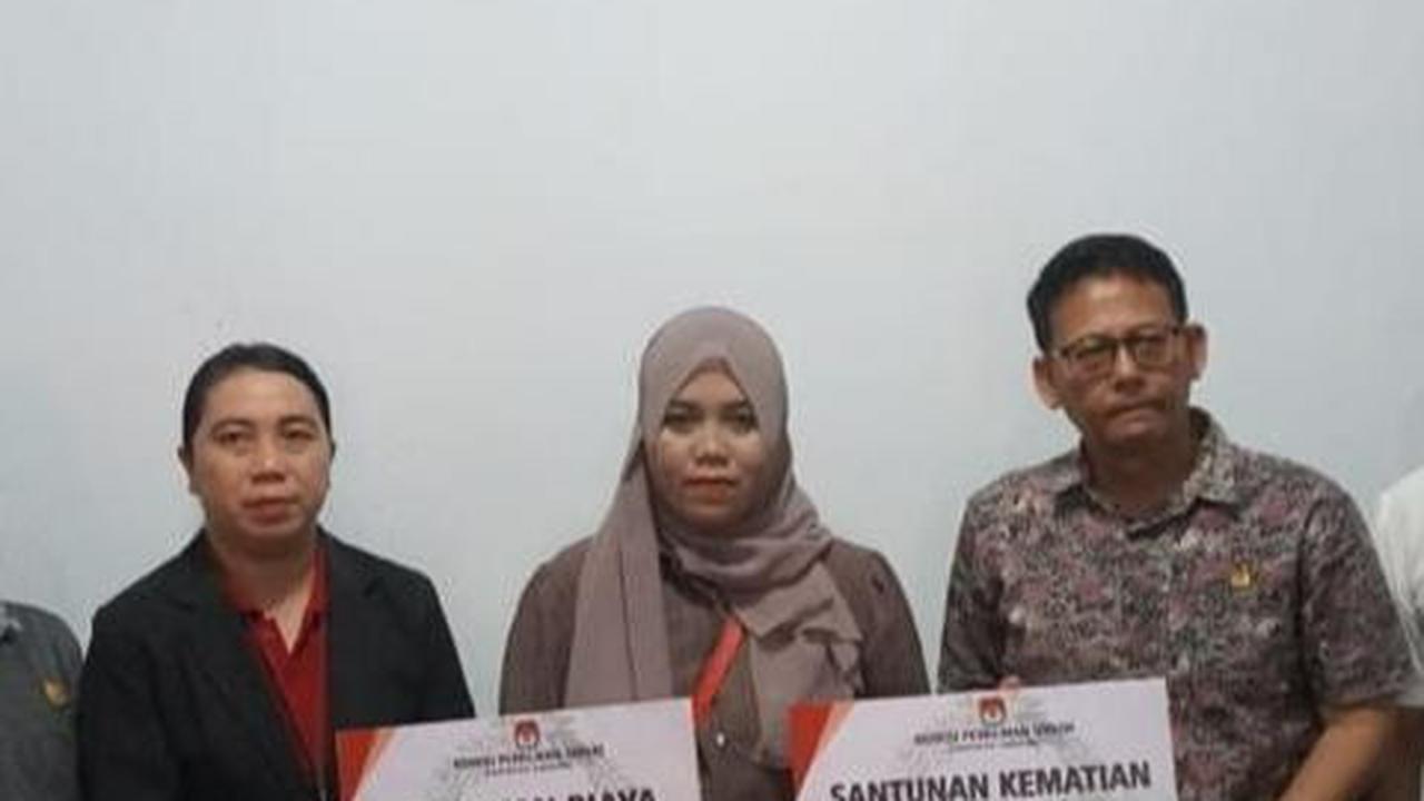 KPU Bali Serahkan Santunan Rp46 Juta ke Ahli Waris Petugas Linmas yang Meninggal Dunia