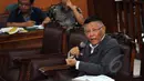Sidang lanjutan praperadilan BG terhadap KPK kembali digelar di Pengadilan Negeri Jakarta Selatan, Rabu (11/2/2015). Tampak, Prof Romli Atmasasmita saat menjadi saksi pada sidang lanjutan praperadilan BG terhadap KPK. (Liputan6.com/Helmi Fithriansyah)