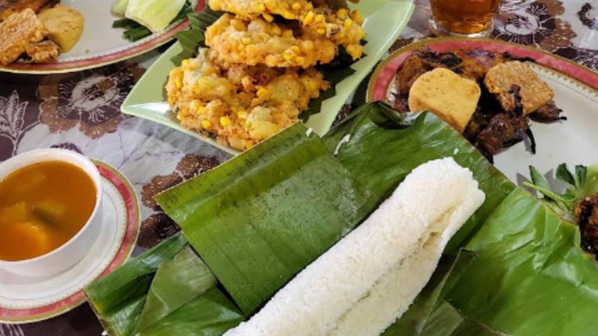 8 Rekomendasi Tempat Makan Nasi Timbel di Bandung Enak dan Populer di 2025
