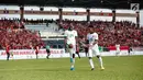 Penyerang timnas Indonesia, Marinus Mariyanto (kiri) melakukan selebrasi usai mencetak gol ke gawang Timor Leste pada laga ketiga grup B SEA Games 2017 di Stadion Selayang, Malaysia, Minggu (20/7). Indonesia unggul 1-0. (Liputan6.com/Faizal Fanani)