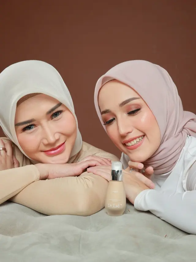 Dr. Lid+ mengklaim produk foundation dan lipmatte mereka diperkaya dengan vitamin dan nutrisi yang dibutuhkan wajah