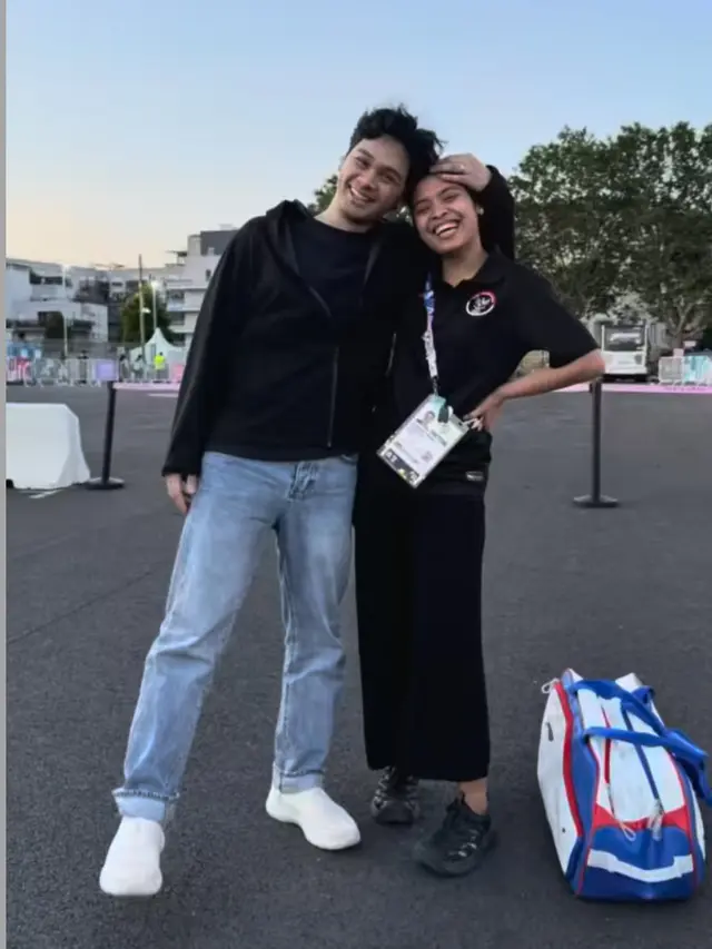 Mikha Angelo saat Temani Gregoria Mariska Tunjung Selama Olimpiade Paris 2024. [@mikha97]