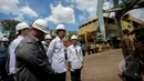 Presiden Joko Widodo memberikan keterangan pers saat meninjau bengkel pembuatan kapal di PT Dok Kodja Bahari, Cilincing, Jakarta Utara, Selasa (28/4/2015). (Liputan6.com/Faizal Fanani)