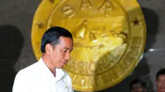 Presiden RI, Joko Widodo mendatangi kantor pusat Badan SAR Nasional di Jakarta, Senin (29/12/2014). (Liputan6.com/Faisal R Syam)