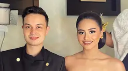 Amanda Khairunnisa dan Tavan Dutton saat persiapan untuk foto prewedding mereka. [Foto: Instgaram/ akhairunnisa]