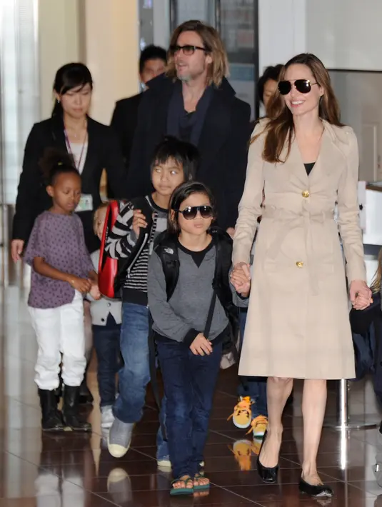 Meskipun FBI tetap melakukan investigasi, menurutnya ini tidak berpengaruh terhadap kunjungan Pitt tanpa pengawasan. Alasannya, ia mengatakan bahwa tugas utama DCFS yaitu melindungi anak-anak. (AFP/Bintang.com)