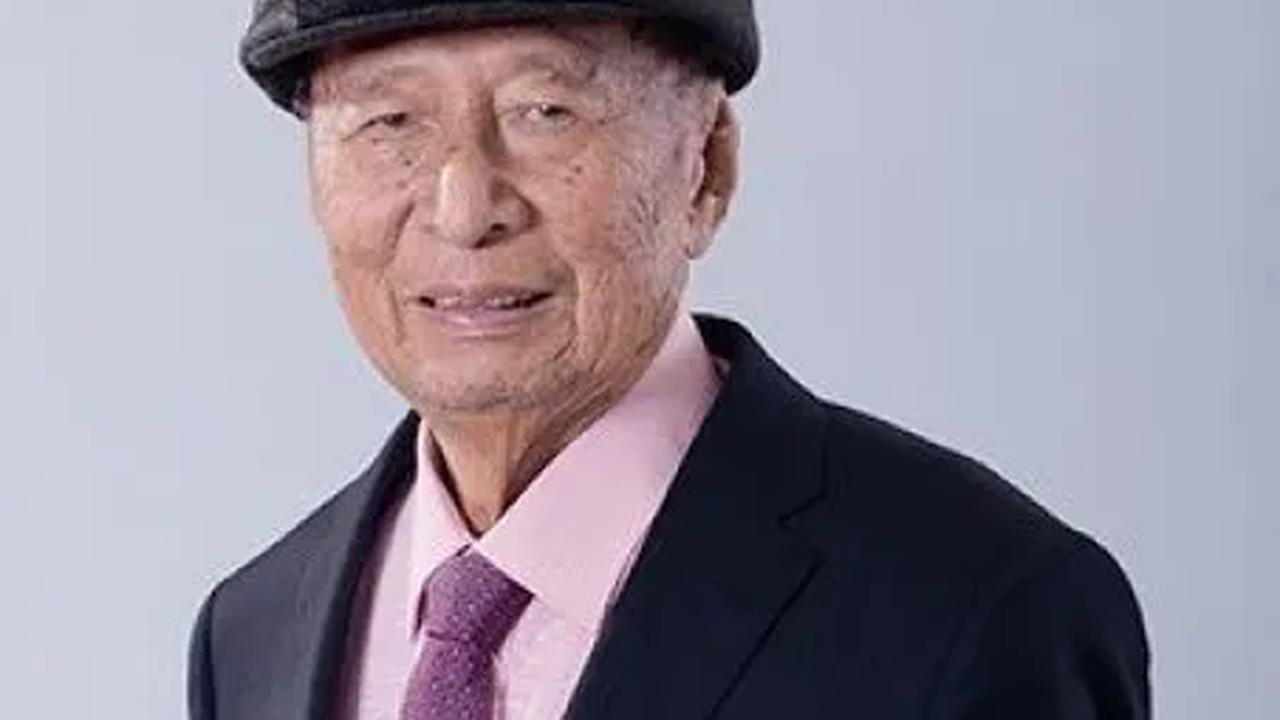 Saat itu beliau menjabat sebagai direktur utama di Jaya Group sekaligus menduduki posisi sebagai presiden komisaris di Metropolitan Group.