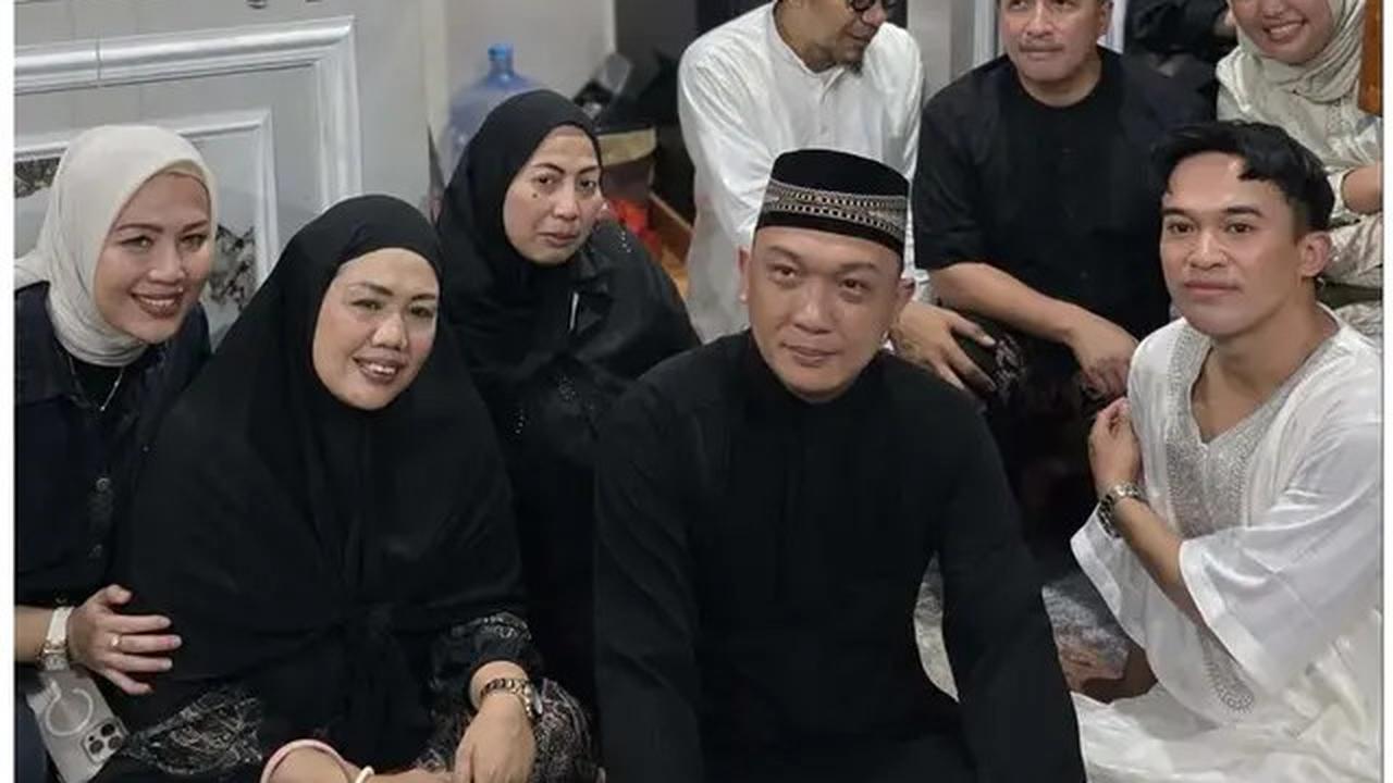 7 Potret Rumah Mpok Alpa Dipadati Ribuan Jemaah saat Tahlilan 7 Hari, Penuh Haru