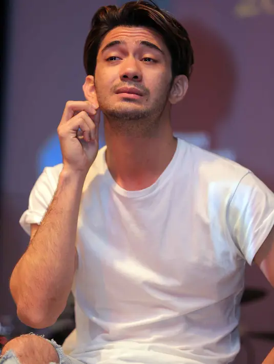 Meski banyak prestasi yang di raih, tidak lantas honor Reza Rahadian menjadi naik. Reza menyadari, sebagai pemeran tidak bisa mematok harga tertentu. (Deki Prayoga/Bintang.com)
