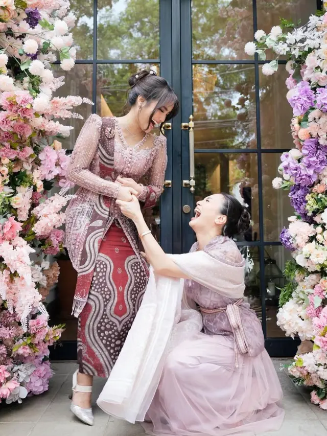 Potret Fuji di Acara Pertunangan Frans Faisal dan Indah Tri Pertiwi (credit: https://www.instagram.com/fuji_an/)