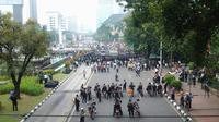 Massa pendukung Prabowo dilarang mendekati Gedung MK. Tampak sejumlah aparat keamanan memblokade Jalan Medan Merdeka Barat, Jakarta, Kamis (21/8/14).(Istimewa)