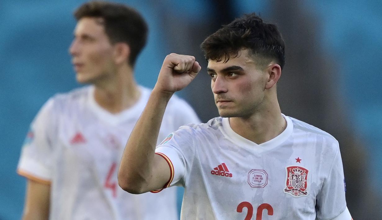 Pedri bisa dibilang merupakan pemain yang paling menonjol di Timnas Spanyol. Ia merupakan motor permainan Timnas Spanyol di Euro 2020 ini dan beberapa kali berhasil mendominasi lini tengah permainan. Berkat Jasanya, La Furia Roja dapat melaju ke babak semifinal. (Foto: AFP/Pool/Javier Soriano)
