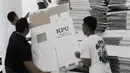 <p>Terkait pengadaan logistik Pemilu 2024, sebelumnya sudah melalui kontrak payung antara KPU RI dan Lembaga Kebijakan Pengadaan Barang Jasa Pemerintah (LKPP). (merdeka.com/Imam Buhori)</p>