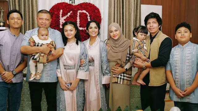 Rayakan Ulang Tahun di Bulan Ramadan, Krisdayanti Tampil Santun dengan Kaftan