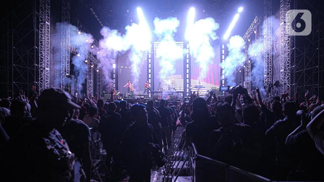 Bawakan Lagu Hits, Sheila On 7 Hibur Penonton dalam Konser Bertajuk “Tunggu Aku”