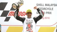 Johann Zarco menjadi juara Moto2 2016 setelah memenangi balapan di Sirkuit Sepang, Malaysia, Minggu (30/10/2016). (Crash)