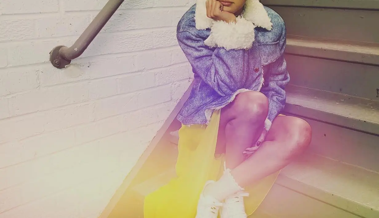 "Ini bukan Selena yang alu tahu! Sangat buruk! Aku takan membiarkan anakku menonton kegilaan ini. Selena kamu benar-benar sudah berubah. Tak paham apa yang sudah terjadi. Sangat mengecewakan," tulis akun Nikkkunc01 (instagram/selenagomez)