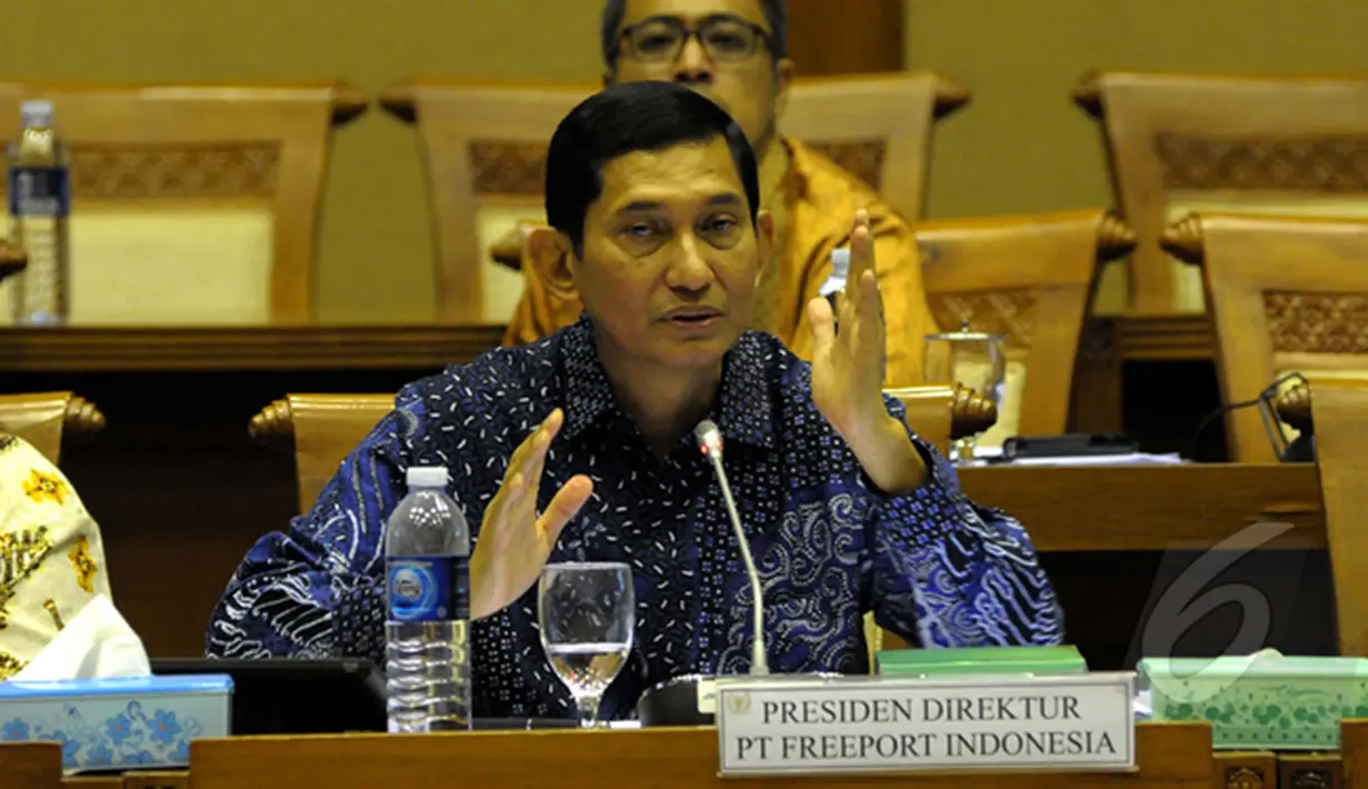 Presdir PT Freeport Maroef Sjamsoeddin saat menjawab pertanyaan anggota Komisi VII DPR dalam rapat dengar pendapat di Kompleks Parlemen, Senayan, Jakarta, Selasa (27/1/2015). (Liputan6.com/Andrian M Tunay)
