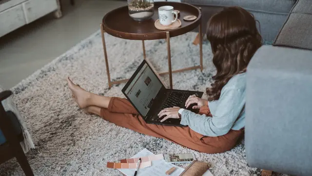 Bikin Rumah Lebih Cantik, Cek Panduan Merawat Karpet Bulu agar Tetap Empuk dan Awet