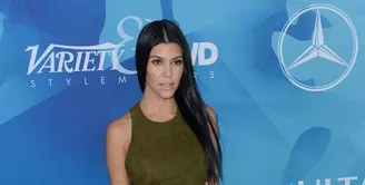 Keluarga Kardashian memang kian menjadi sorotan bahkan incaran dari paparazi. Belum lama ini sempat terdengar kabar bahwa Kendall Jenner selingkuh dengan Scott Disick yang tak lain adalah tunangan Kourtney Kardashian. (AFP/Bintang.com)