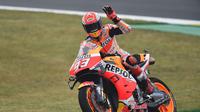 Pembalap Repsol Honda, Marc Marquez, semakin kukuh di puncak klasemen sementara setelah menjuarai MotoGP Prancis 2019. (AFP/Jean-Francois Monier)