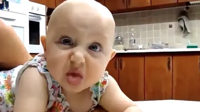 INTERMEZO : Ekspresi Lucu Bayi Mencicipi Lemon