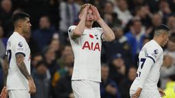 Selebrasi gelandang Tottenham Hotspur, Dejan Kulusevski setelah mencetak gol ke gawang Chelsea pada laga lanjutan pekan ke-11 Liga Inggris 2023/2024 di Tottenham Hotspur Stadium, London, Selasa (7/11/2023) dini hari WIB. (AP Photo/David Cliff)