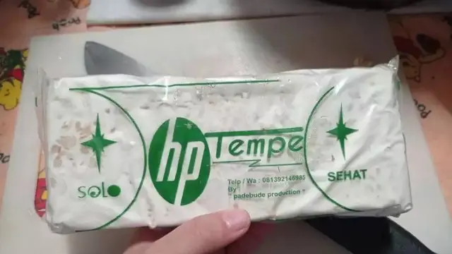6 Cara Promosi Penjual Tempe Mentah di Plastik Gunakan Nama Merek Nyeleneh Ini Kocak