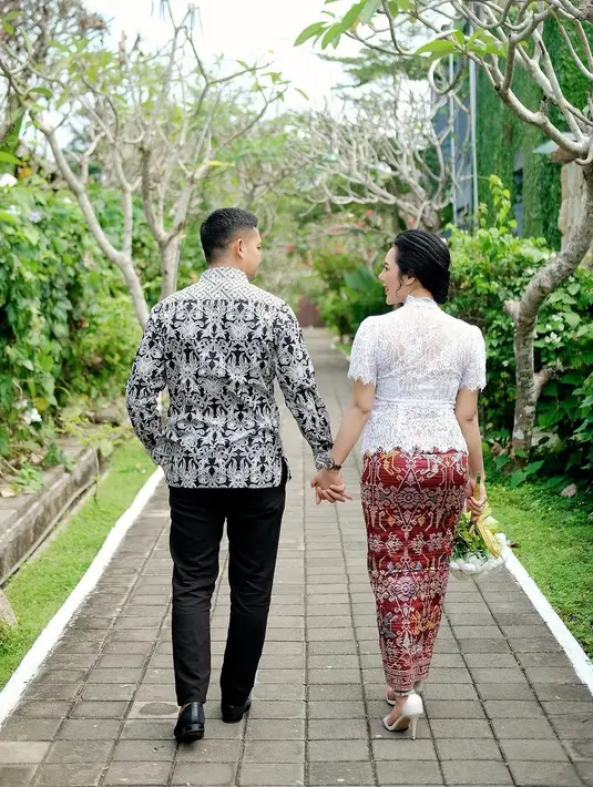 "Kami sudah kasih undangannya nggak tahu dia hadir atau tidak," kata Angga dilansir dari Kapanlagi. [Instagram/anggawijaya88]