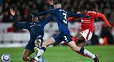 Pemain Nottingham Forest, Anthony Elanga, mencetak gol ke gawang Manchester United pada lanjutan Liga Inggris di The City Ground pada Selasa (1/4/2025). (AFP/PaulEllis)