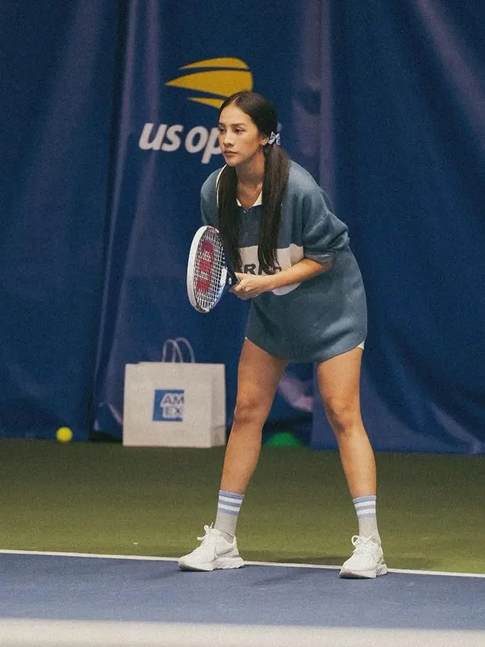 8 Gaya Sporty Anya Geraldine Jadi Atlet Profesional Main Tenis di US Open 2022