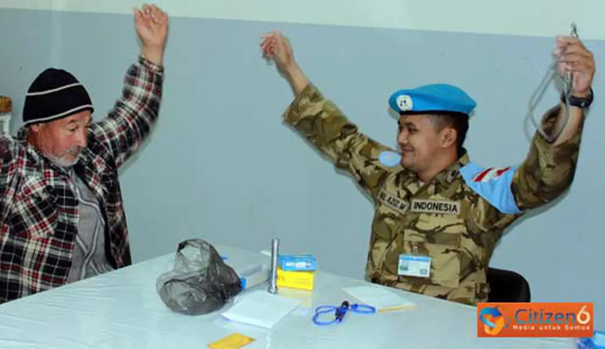 Citizen6, Lebanon: Seksi Cimic (Civilian Military Coordination) Satgas Batalyon Mekanis Konga XXIII-E/Unifil (Indobatt) menggelar program pengobatan massal di wilayah sekitar area operasi Markas Indobatt, Minggu (10/4). (Pengirim: Badar)