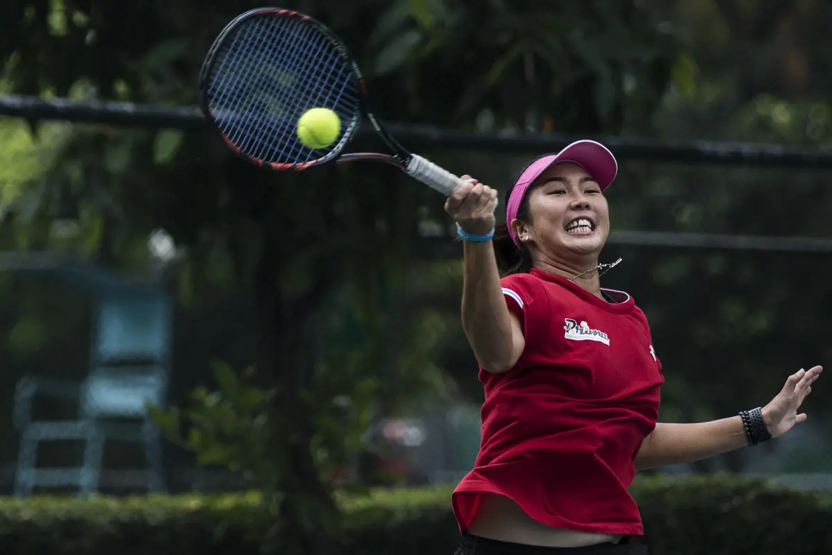 FOTO: Menpora Adu Kebolehan dengan Atlet Pelatnas Tenis Asian Games