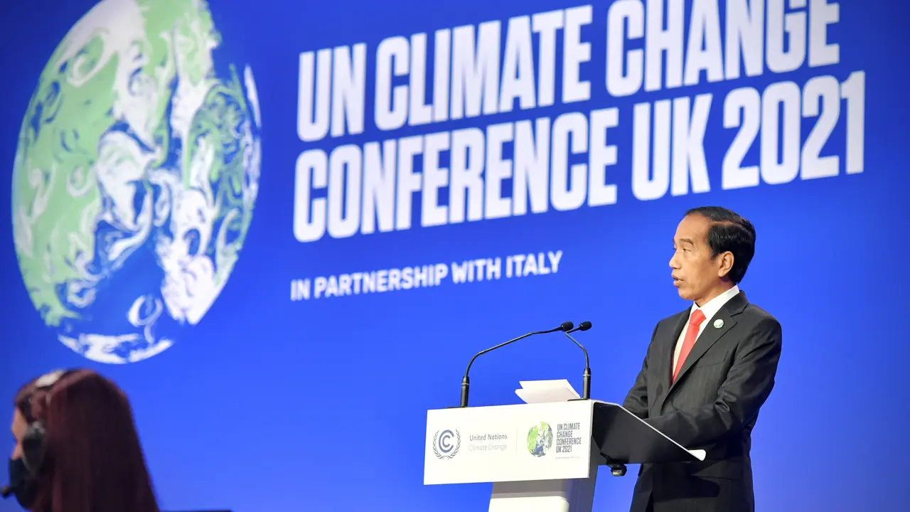 Presiden Jokowi saat berbicara dalam KTT Pemimpin Dunia tentang Perubahan Iklim atau COP26 di Scottish Event Campus, Glasgow, Skotlandia, Senin (1/11/2021).