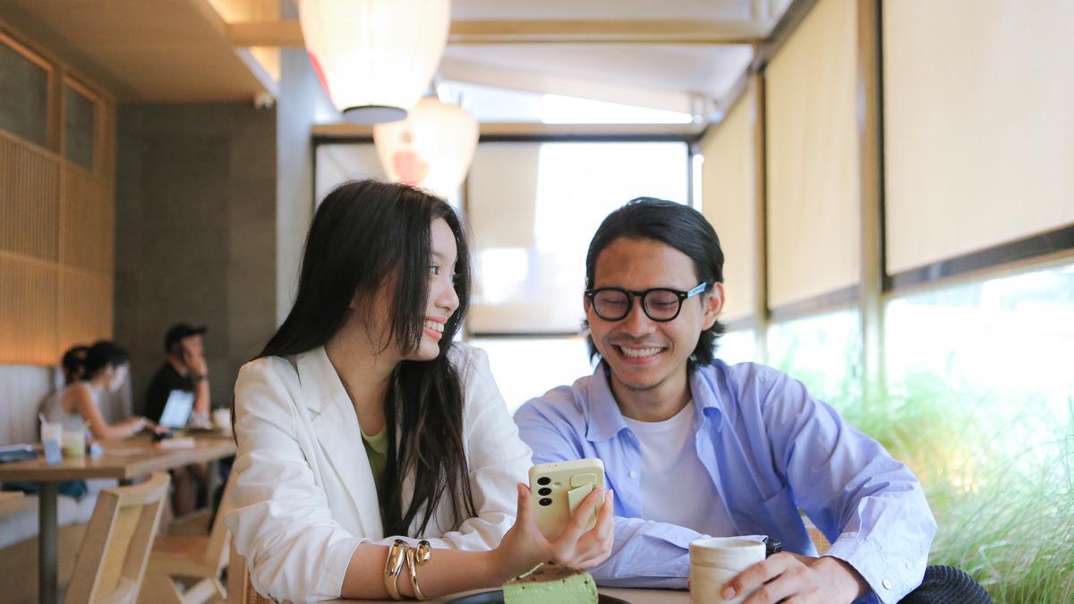Serunya Punya Pasangan yang Humoris Membuat Hubungan Lebih Bahagia dan Ringan