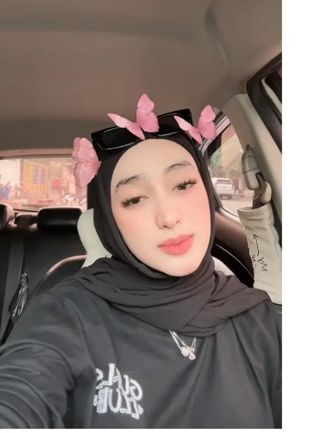 6 Potret Santyka Fauziah, Seleb TikTok Dikabarkan Dekat dengan Sule